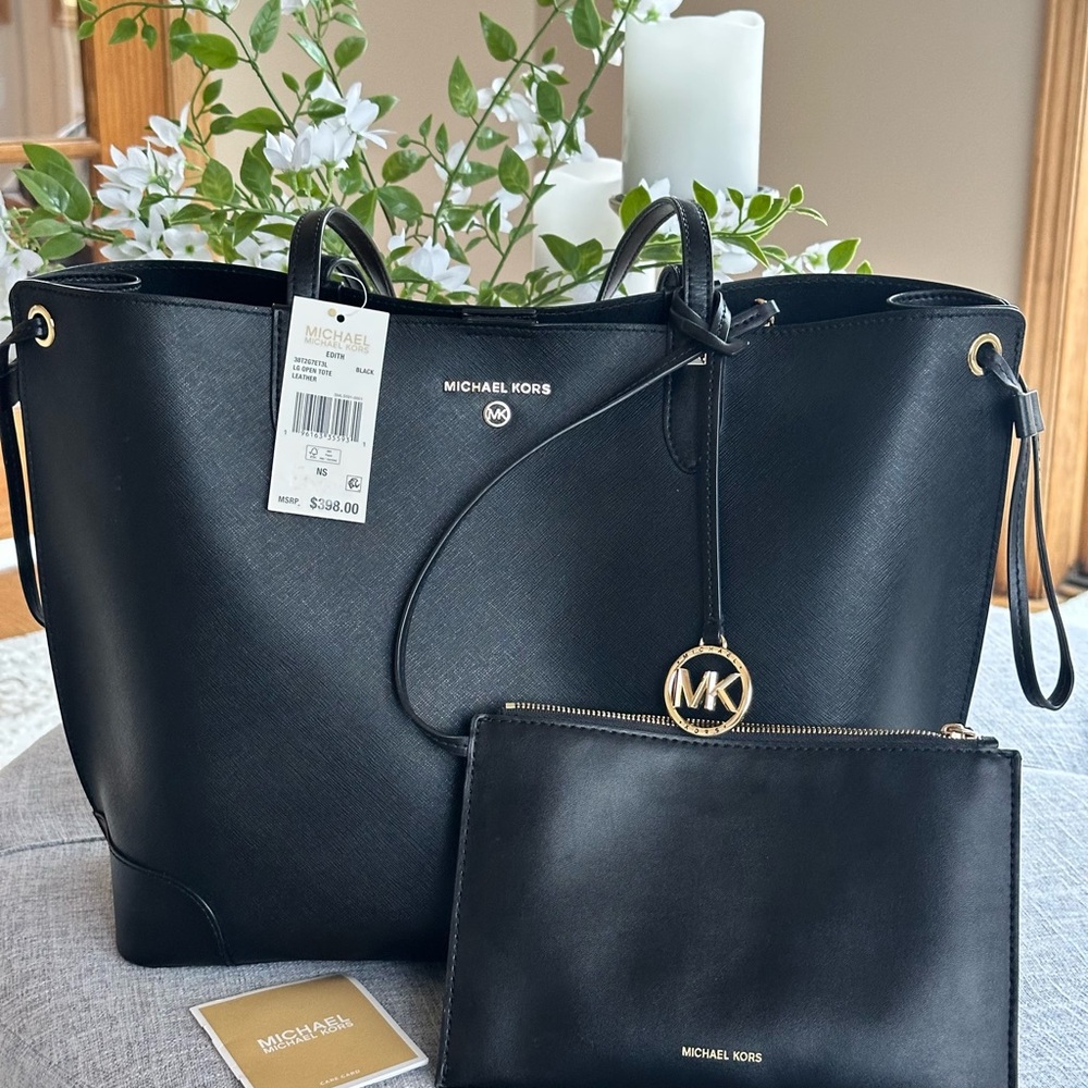 Michael Kors
Edith Large Saffiano Leather
Tote Bag Black with Gold Tone accents